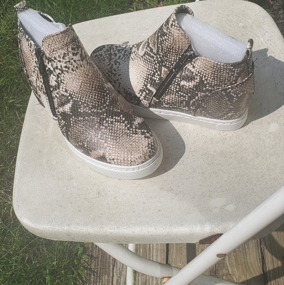 Shoes - Picture 2 of 2